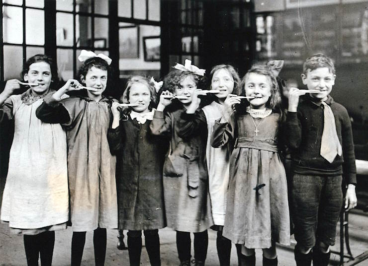 Tooth-brush drill at school, England. Credit: Wellcome Library, London.