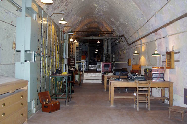 WW2 tunnel, Dover Castle by Ian Taylor. Licensed under the Creative Commons Attribution-ShareAlike 2.0 license